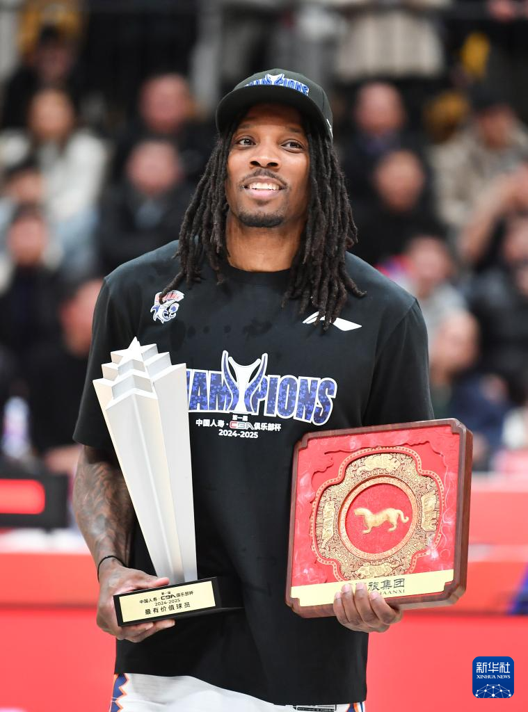 关于转折点！上海久事主帅复盘，NBA常规赛今晨攻防权衡，质疑声仍在，更衣室氛围转暖的信息