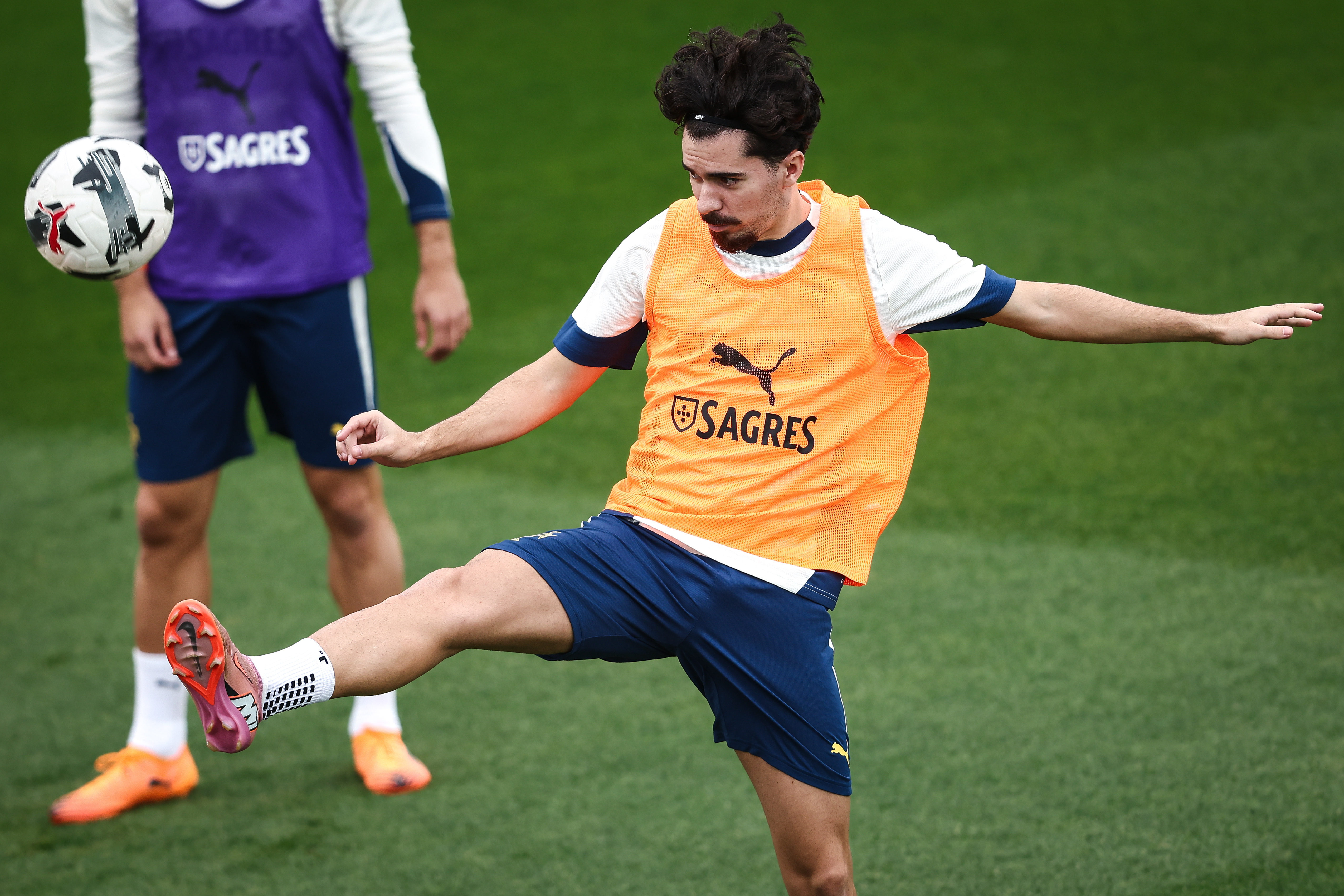 包含里程碑夜！葡萄牙体育刷新队史纪录，意大利杯今夜刷纪录，赛场秩序良好，更衣室氛围转暖的词条