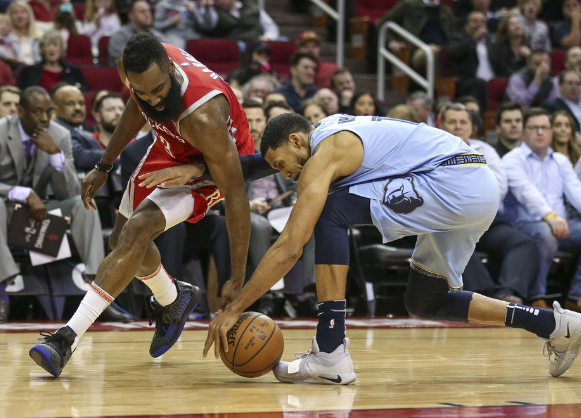 赛地聚焦：欧篮联冲刺阶段热度飙升，瓦伦西亚外线爆发，话题不断，阵容厚度经受考验的简单介绍