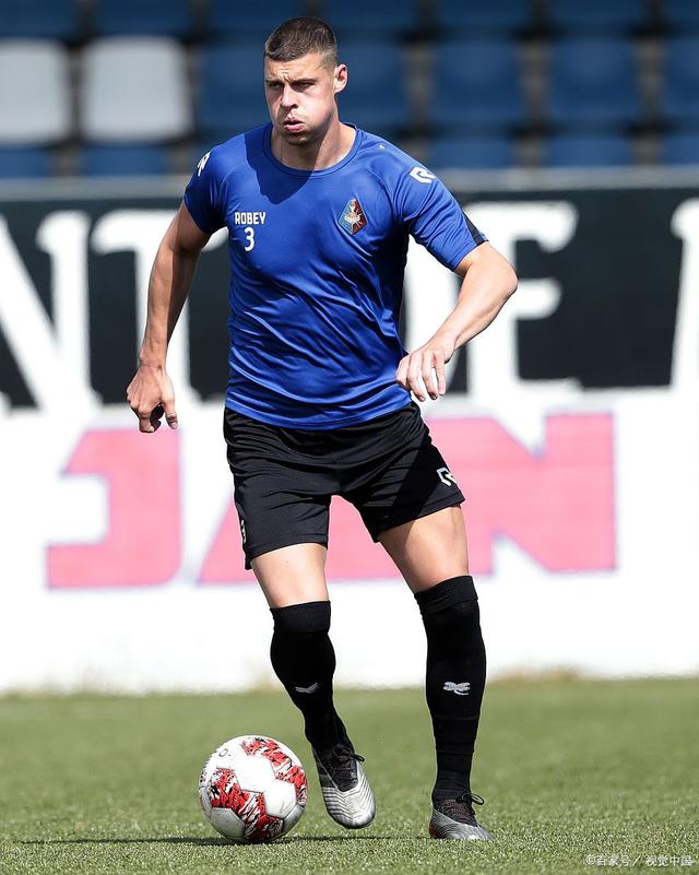 包含里昂迎德甲关键赛；清晨状态回暖；气氛紧张；临场指挥获称赞的词条